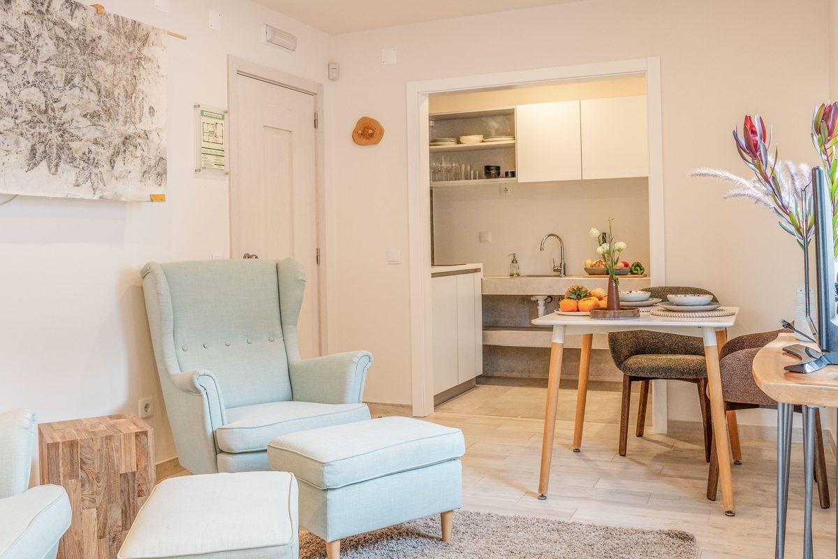 The sitting corner, with the kitchen behind