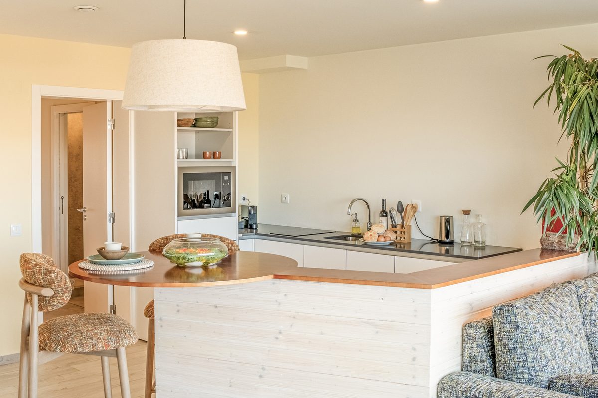 Open kitchen with a breakfast counter